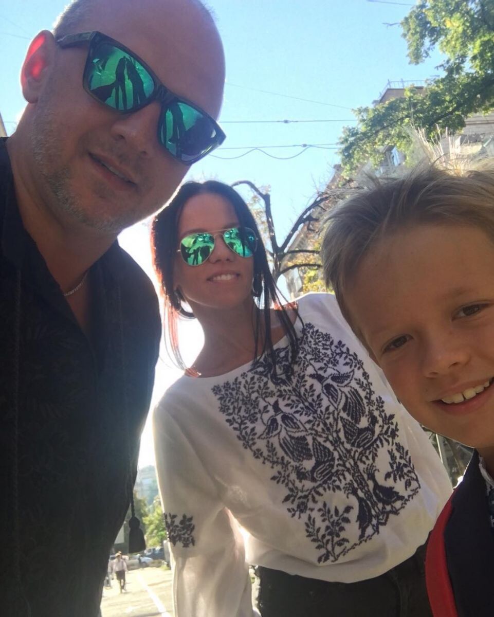 И снова в школу: как звезды отвели своих детей на первый звонок 