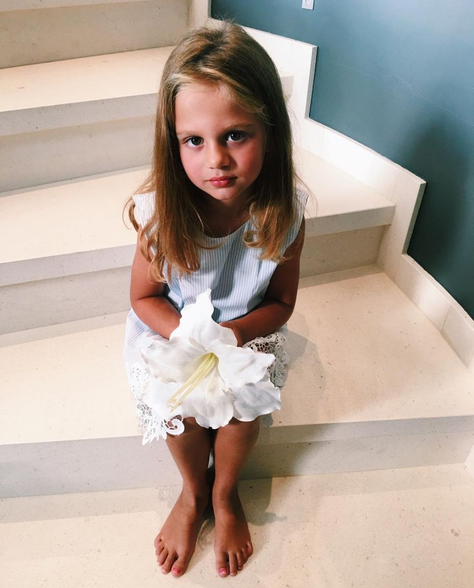 Анна Седокова показала своих подросших дочерей