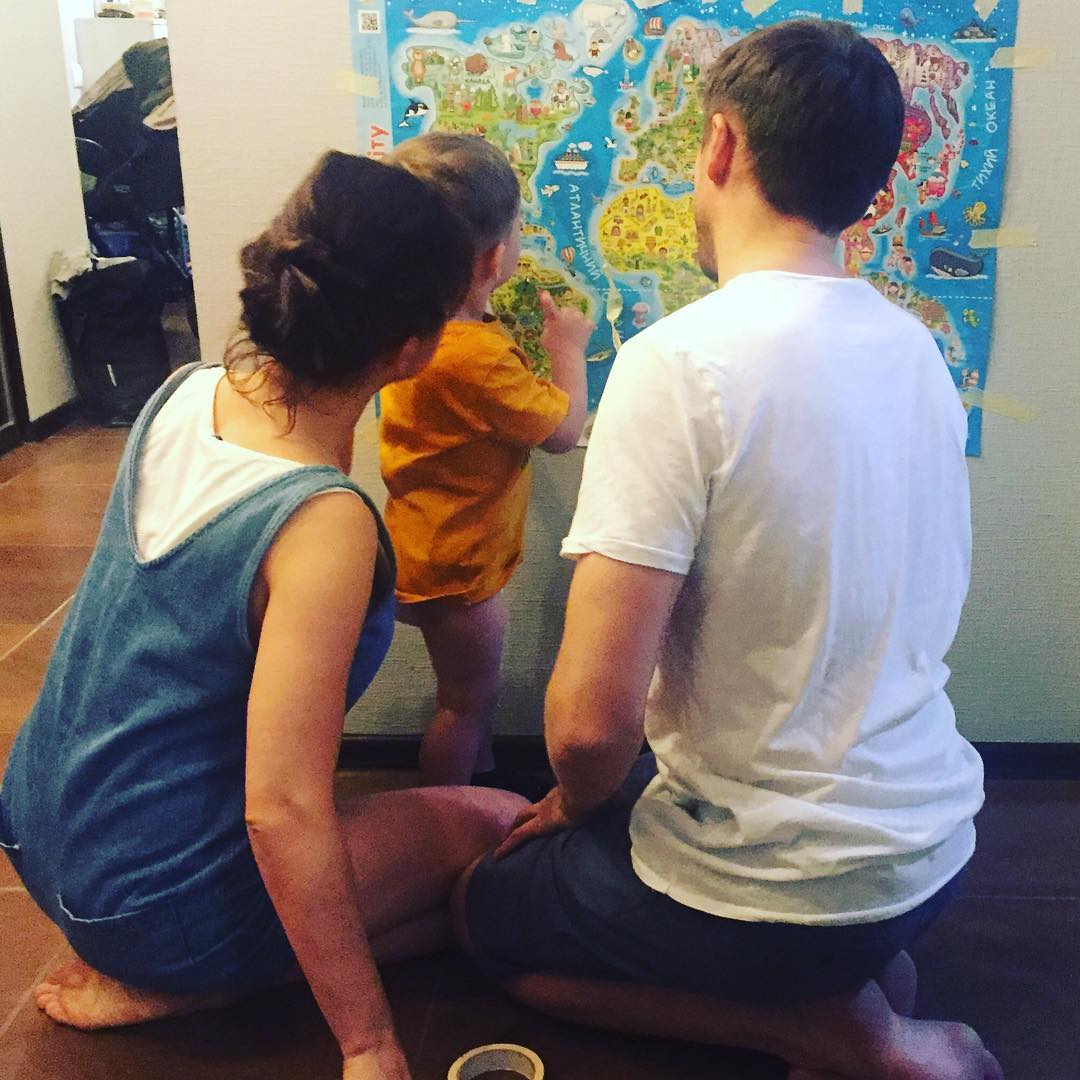 Оля Цибульская с сыном и мужем