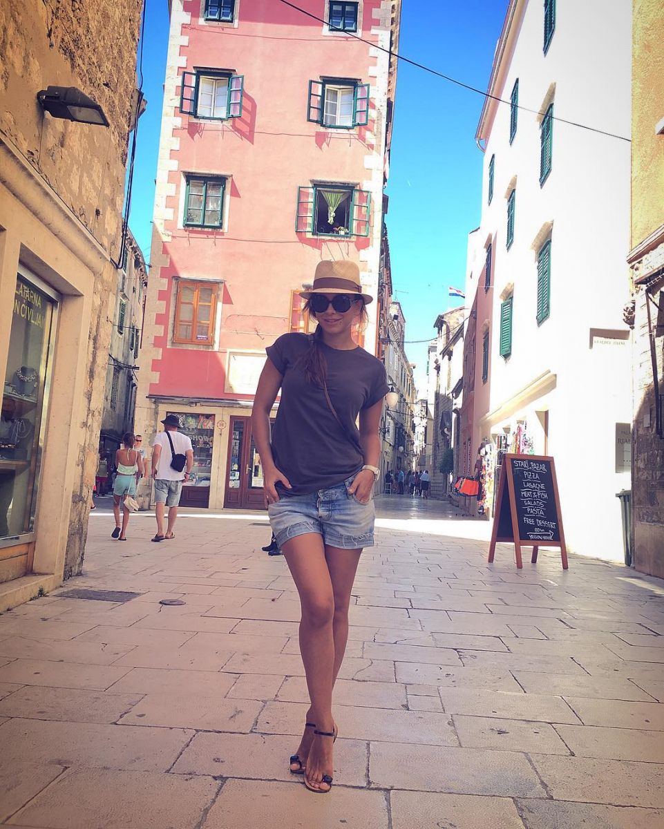 Ани Лорак продемонстрировала подтянутую фигуру на отдыхе в Италии 