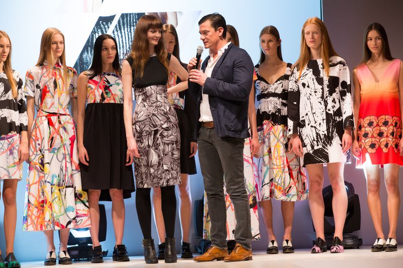 показ Джайлза Дикона