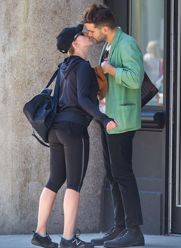 Скарлетт Йоханссон впервые после родов появилась на публике