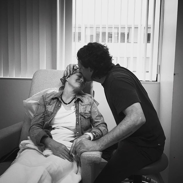 Онкобольная Шэннен Доэрти показала свадебное фото