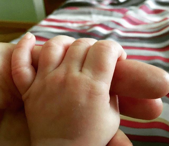 Нам пять месяцев: Сергей Безруков опубликовал новое фото дочери