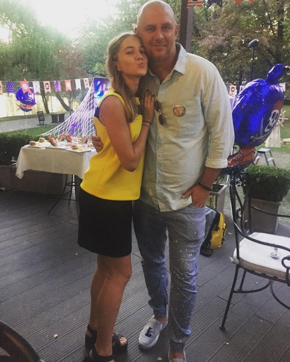 Потап поздравил свою падчерицу с днем рождения