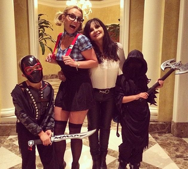 Очаровательные звездные детишки и их костюмы на Хэллоуин