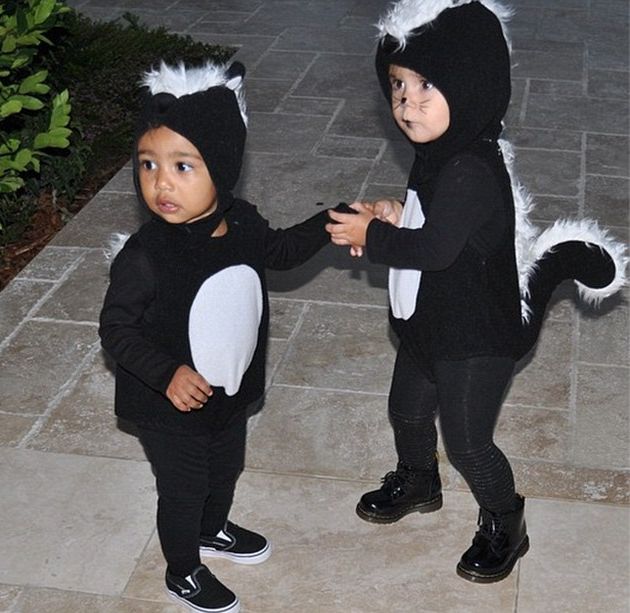 Ким Кардашьян и ее очаровательная дочь нарядились в необычные костюмы