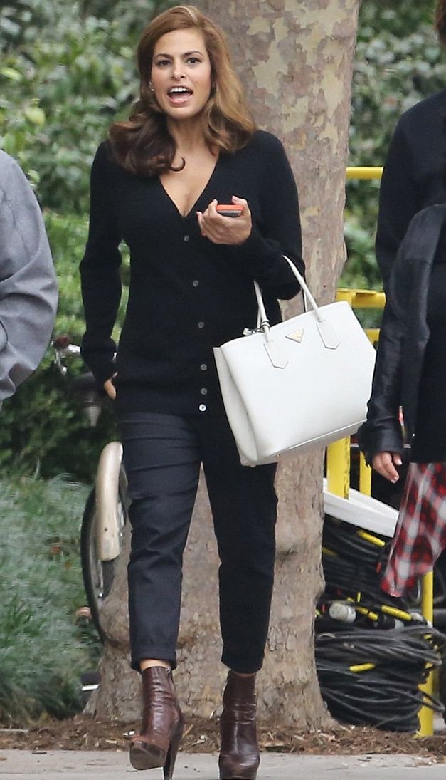 Ева Мендес впервые после родов появилась на публике