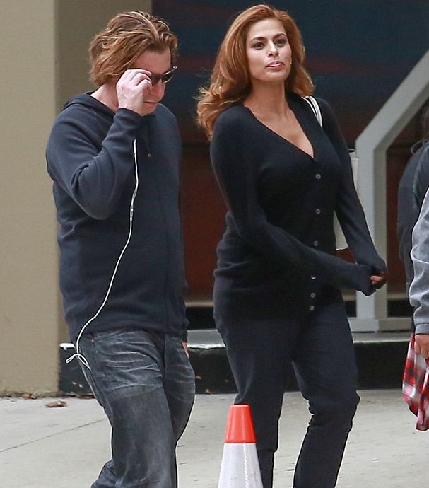 Ева Мендес впервые после родов появилась на публике