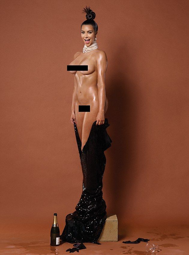 Ким Кардашьян полностью обнажилась в новом фотосете