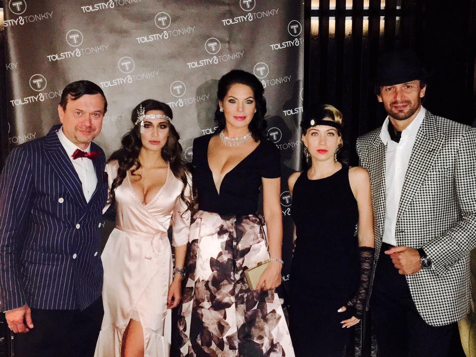 Разведенный Александр Шовковский появился на светском мероприятии с новой девушкой 