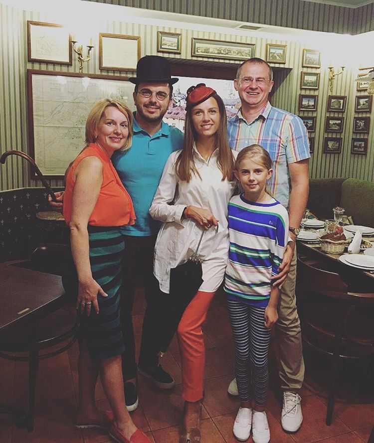 Ведущий &quot;Холостяка&quot; Григорий Решетник отправился на семейный отдых во Львов