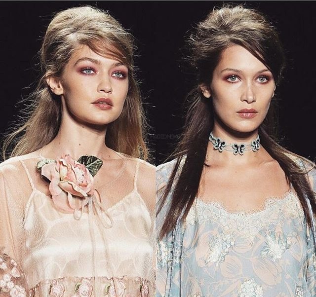 Фотофакт: мама Джиджи и Беллы Хадид посетила показ дочерей