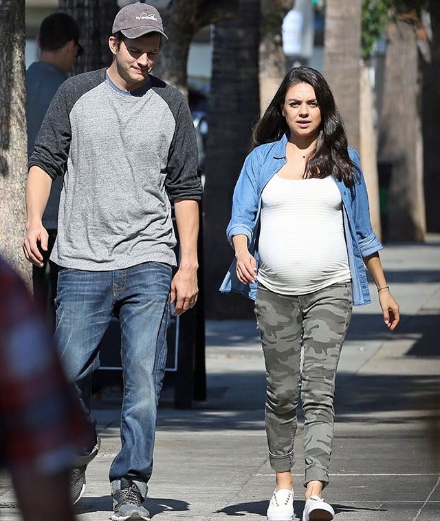 Мила Кунис родила Эштону Катчеру второго ребенка