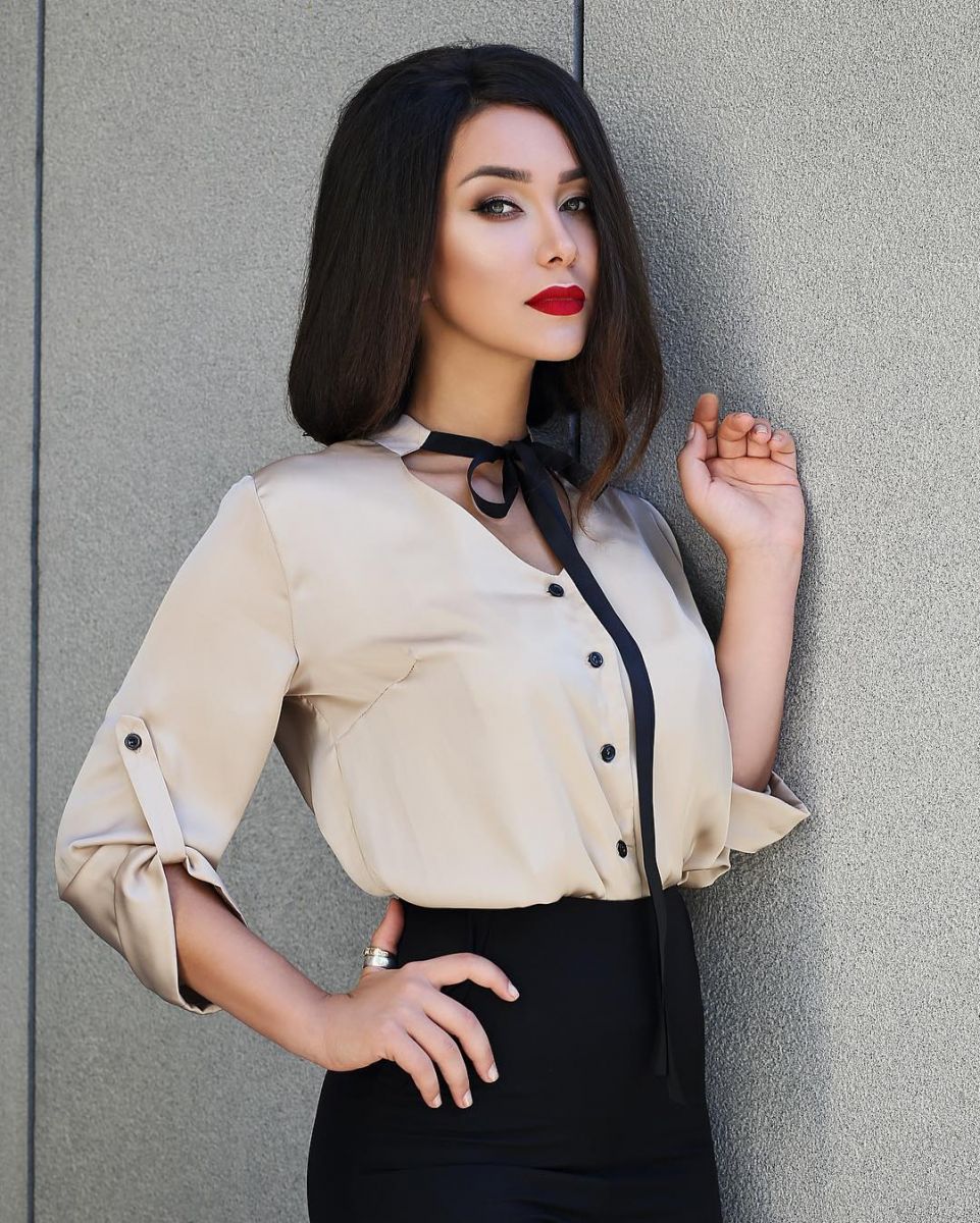 Без кудряшек: Анетти Жернова примерила образ девушки-вамп 