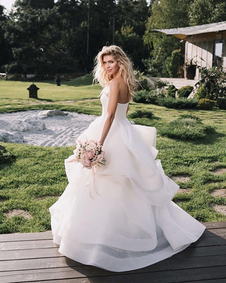 Вера Брежнева о третьей беременности: &quot;Пора во всем признаться&quot;