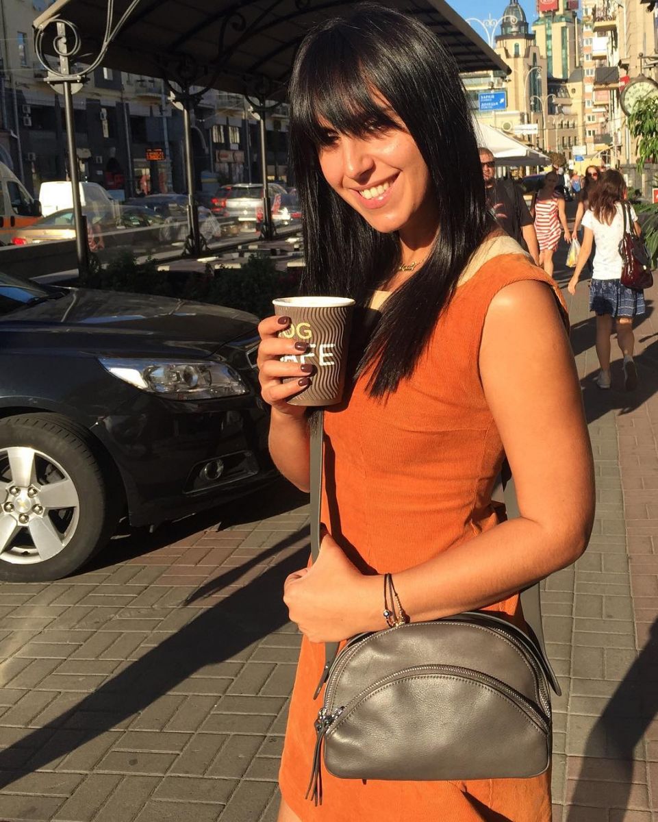 Не узнать: Джамала обрезала челку и сделала новую стрижку