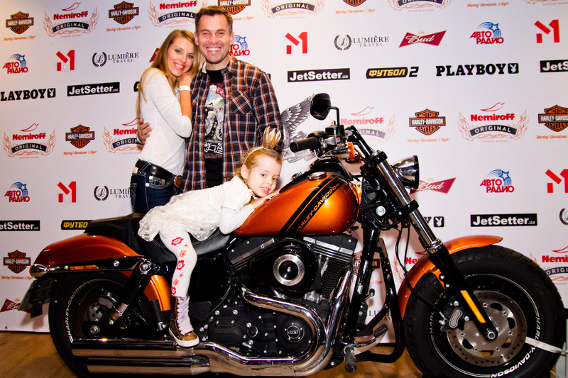 Геннадий Попенко с женой Ириной и дочерью Варварой