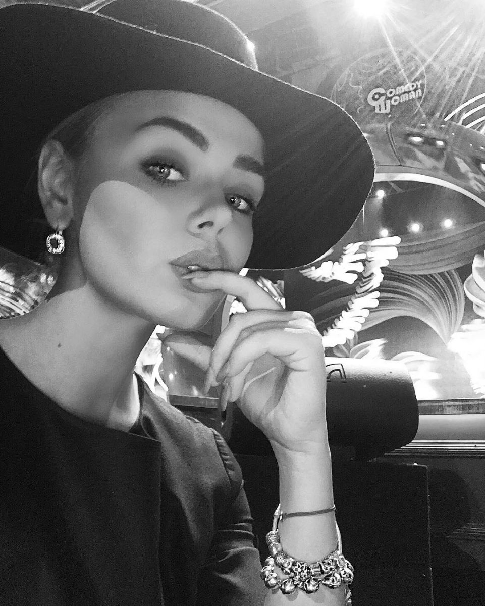 По-взрослому: новый образ Алины Гросу в стиле вамп