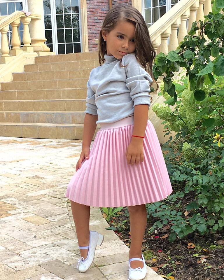 Ани Лорак с дочерью снялась в нежной фотосессии 