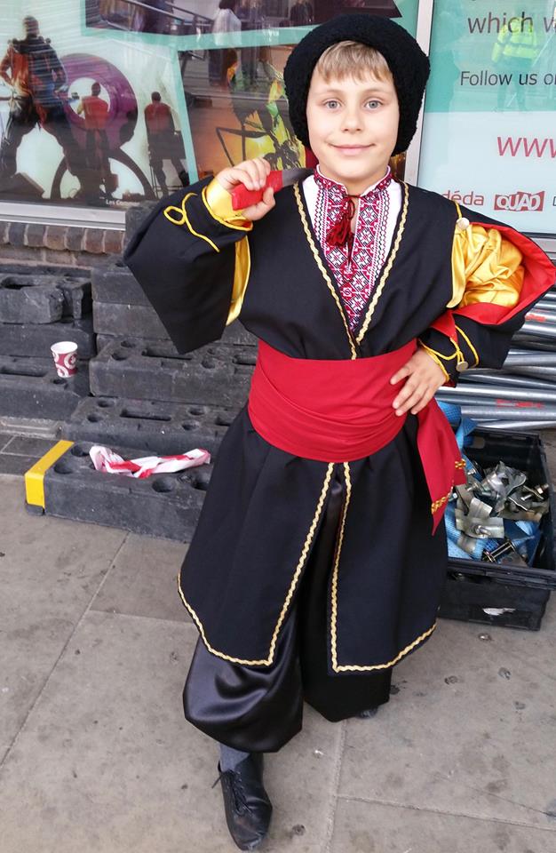 Маленький патриот: сын Тины Кароль позирует в национальном костюме