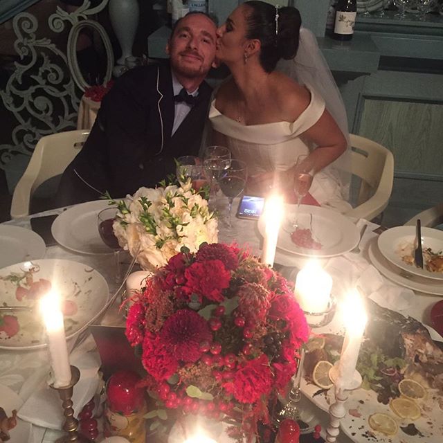 Елена Ваенга поделилась фотографиями со своей пышной свадьбы