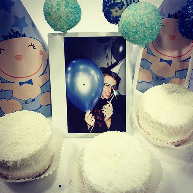 Декрет отменяется: Ксения Собчак не перестает работать даже во время кормления ребенка