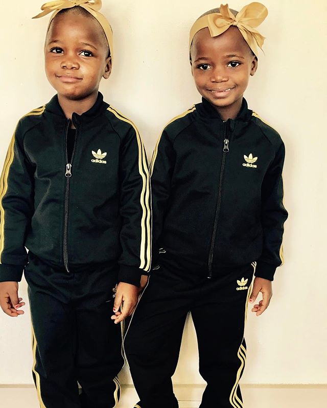 Готовимся к Неделе моды: Мадонна готовит дочерей-близняшек к выходу в свет