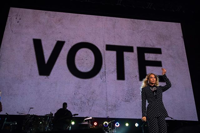 Я голосую: Леди Гага, Бейонсе, Рианна и другие звезды устроили Instagram-бум по случаю выборов президента США