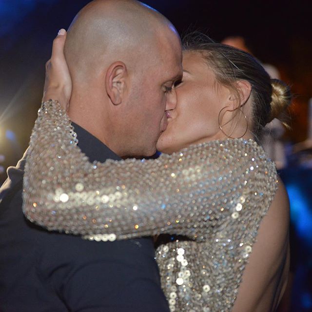 Бар Рафаэли поделилась страстным фото с любимым