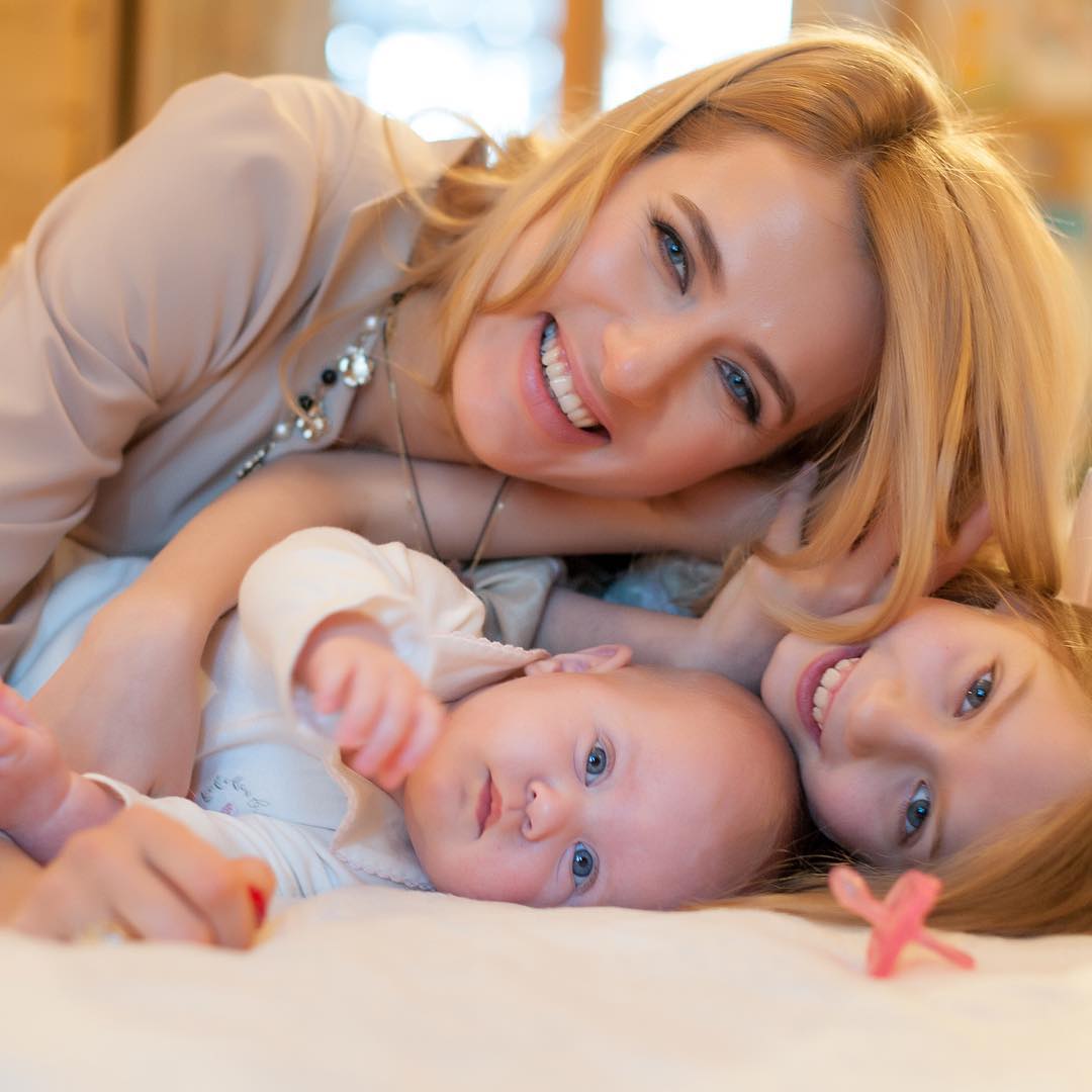 Ольга Горбачева с дочками