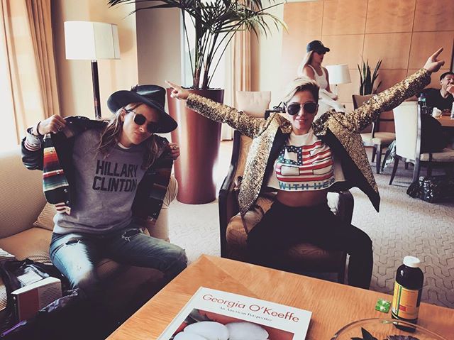 Я голосую: Леди Гага, Бейонсе, Рианна и другие звезды устроили Instagram-бум по случаю выборов президента США