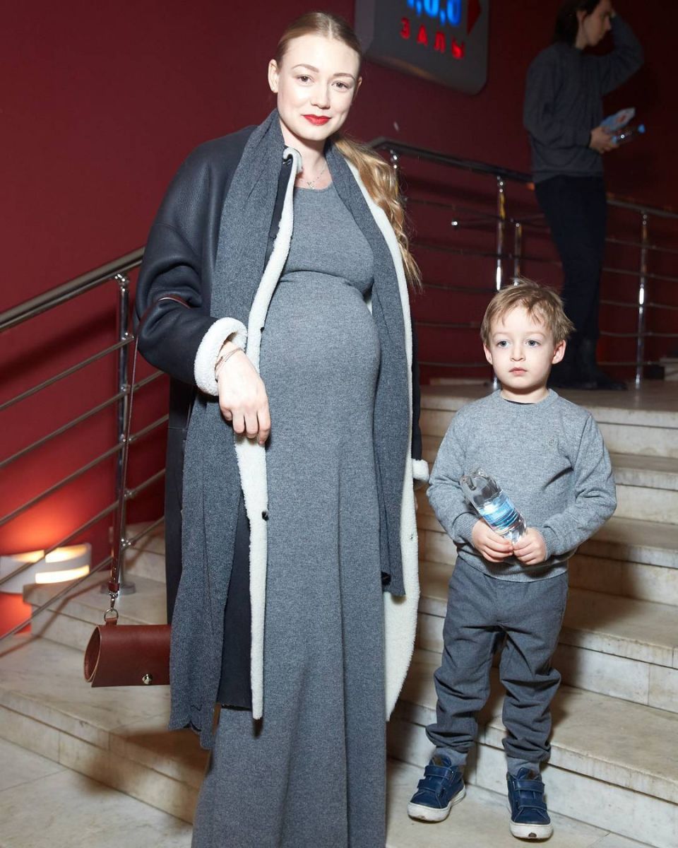 Оксана Акиньшина родила третьего ребенка