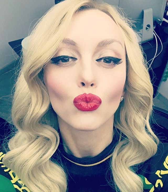 Семейное селфи: Оля Полякова показала свою маму