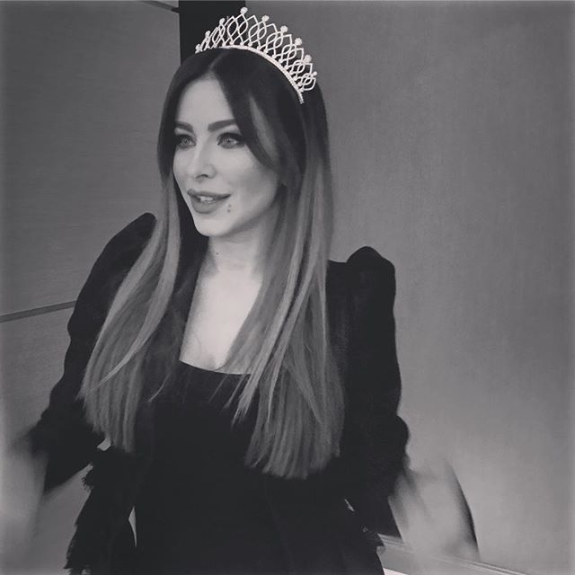 Семейная идиллия: Ани Лорак отметила Новый год с любимым мужем и подросшей дочерью