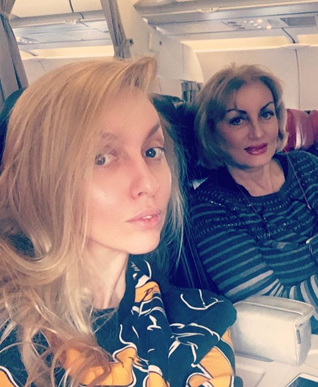 Семейное селфи: Оля Полякова показала свою маму