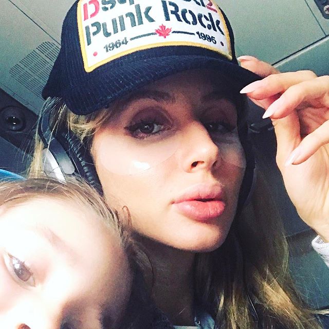 Месяц вдвоем: Loboda отправилась в большое путешествие вместе с дочерью