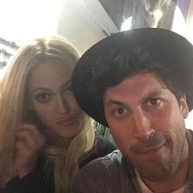 Семейный портрет: в сети появилось фото Максима Чмерковского, его красавицы-жены и их новорожденного сына