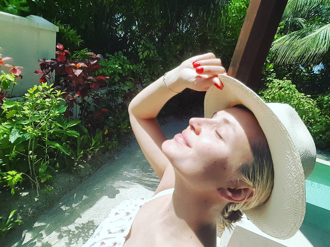 Все же беременна: в сети появилось видео Полины Гагариной с округлившимся животом