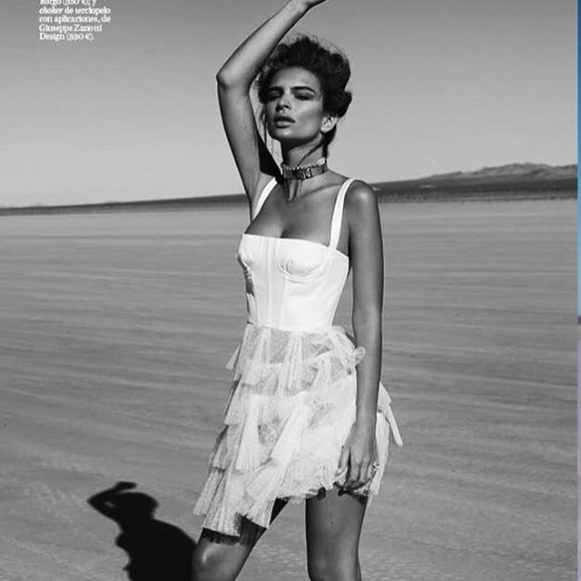 Сексуальная Эмили Ратаковски снялась в яркой фотосессии для испанского Vogue