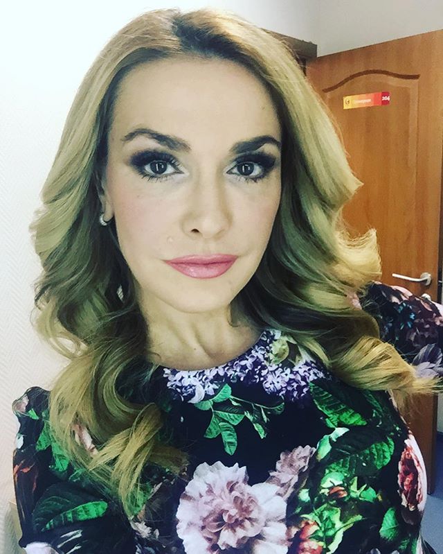 Каре и черный цвет волос: Ольга Сумская показала новый образ