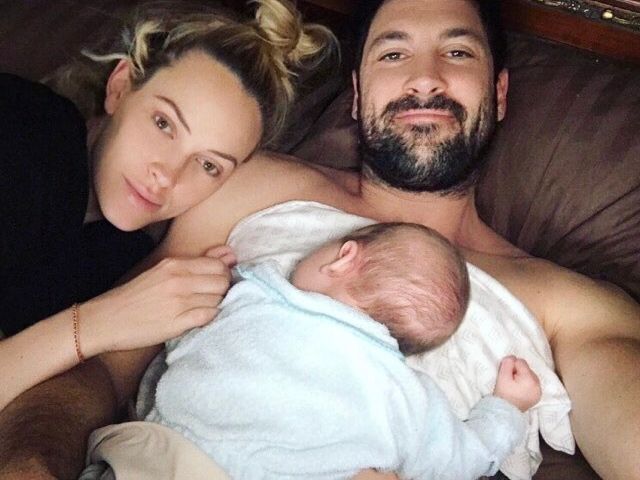 Первое фото Максима Чмерковского с красавицей-женой и новорожденным сыном