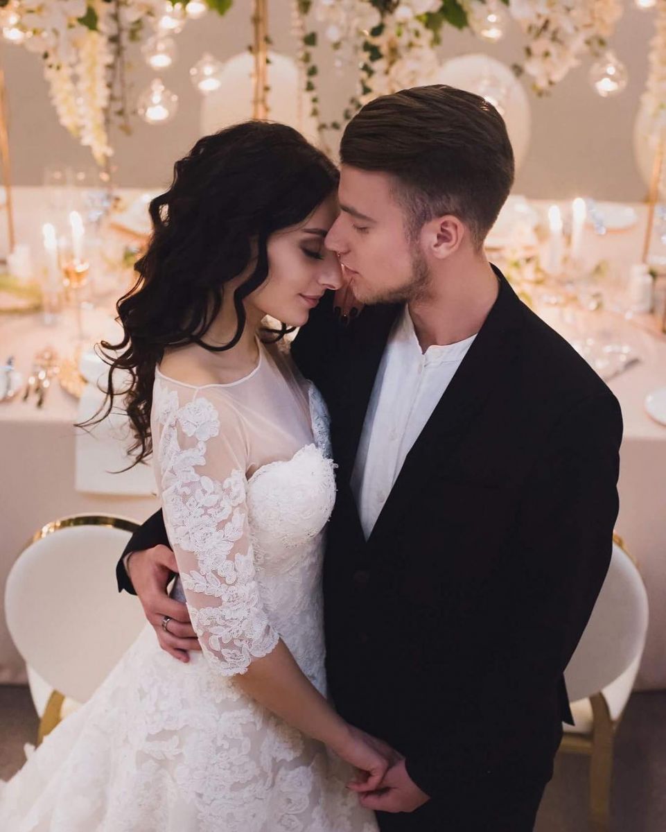 Роза Аль-Намри поделилась нежным свадебным фото со своим возлюбленным