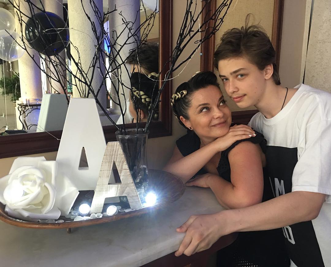 Как быстро летит время: фото детей звезд 90-х