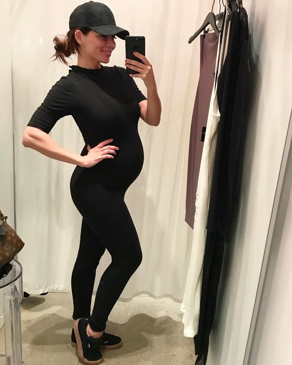 Стало известно, когда Анна Седокова в третий раз станет мамой