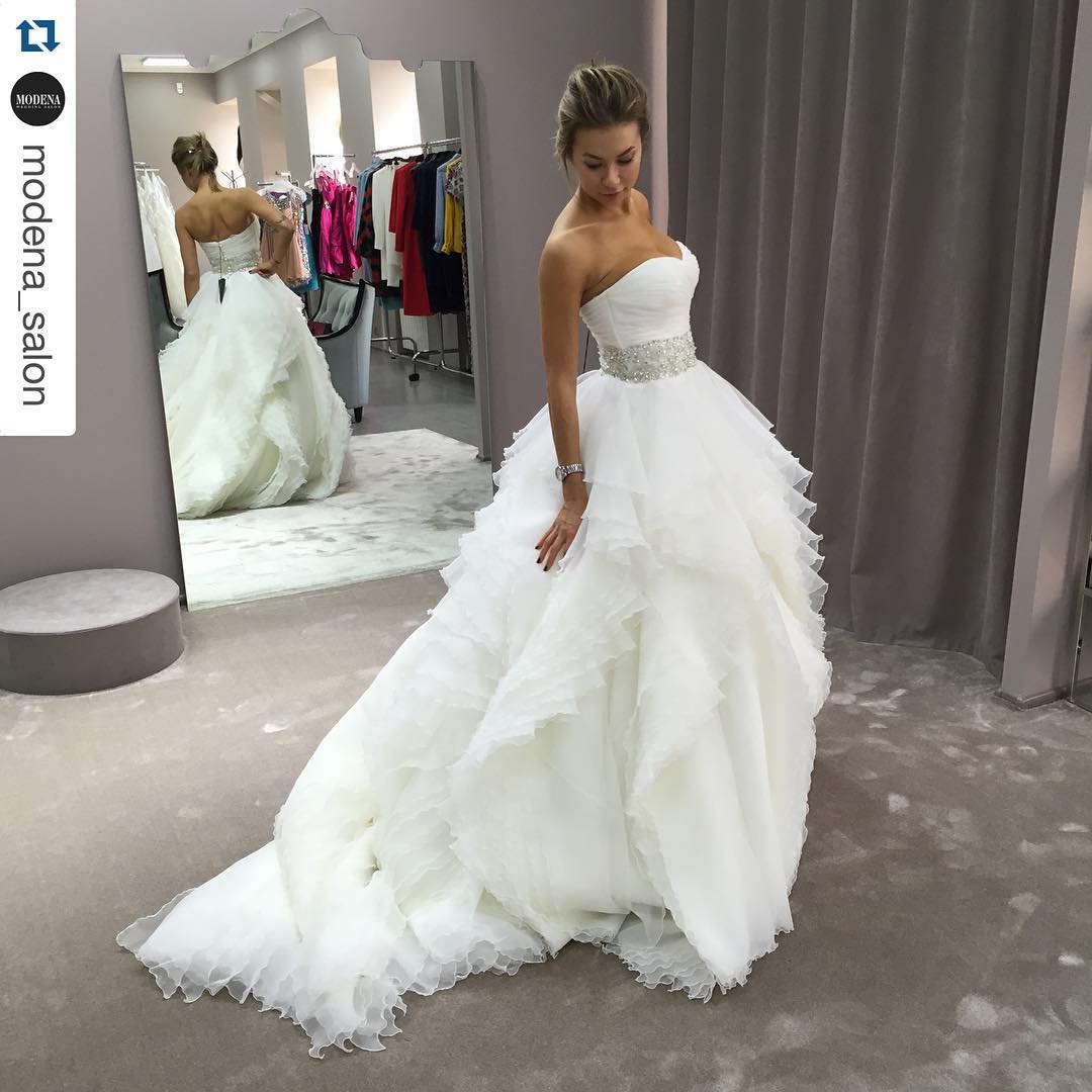 Дмитрий Ступка женился на телеведущей Полине Логуновой 