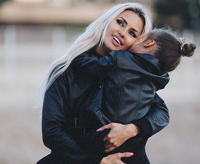 Виктория Боня впервые показала лицо своей дочери Анджелины