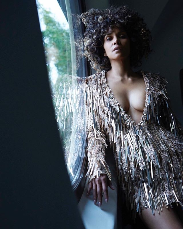 50-летняя Холли Берри обнажилась для откровенного снимка в Instagram