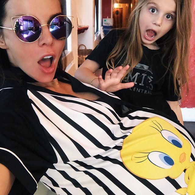 Анна седокова родила сына от