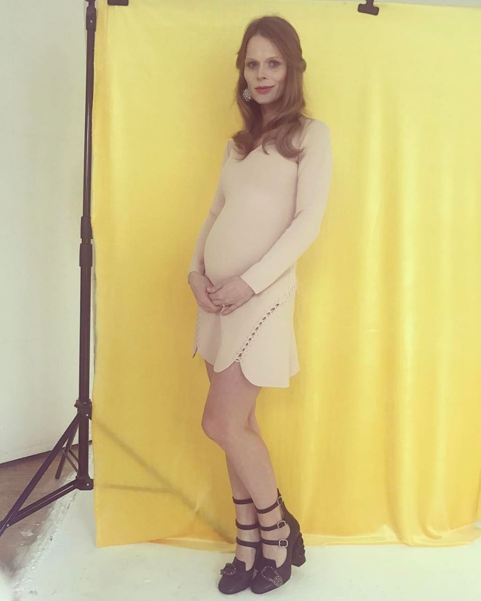 Беременная Ольга Фреймут снялась в фотосессии вместе с дочкой Златой